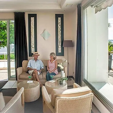 Bleues Caroline Hotel