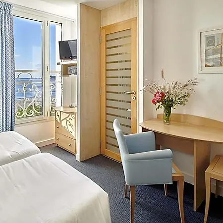 Bleues Caroline Hotel 3*