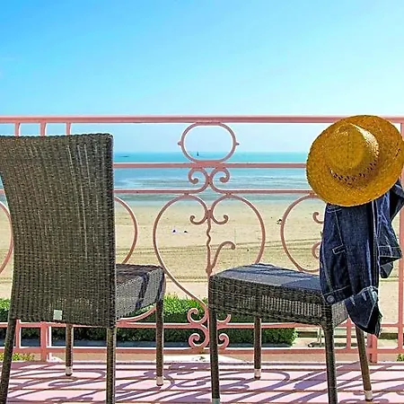 Bleues Caroline Hotel 3*